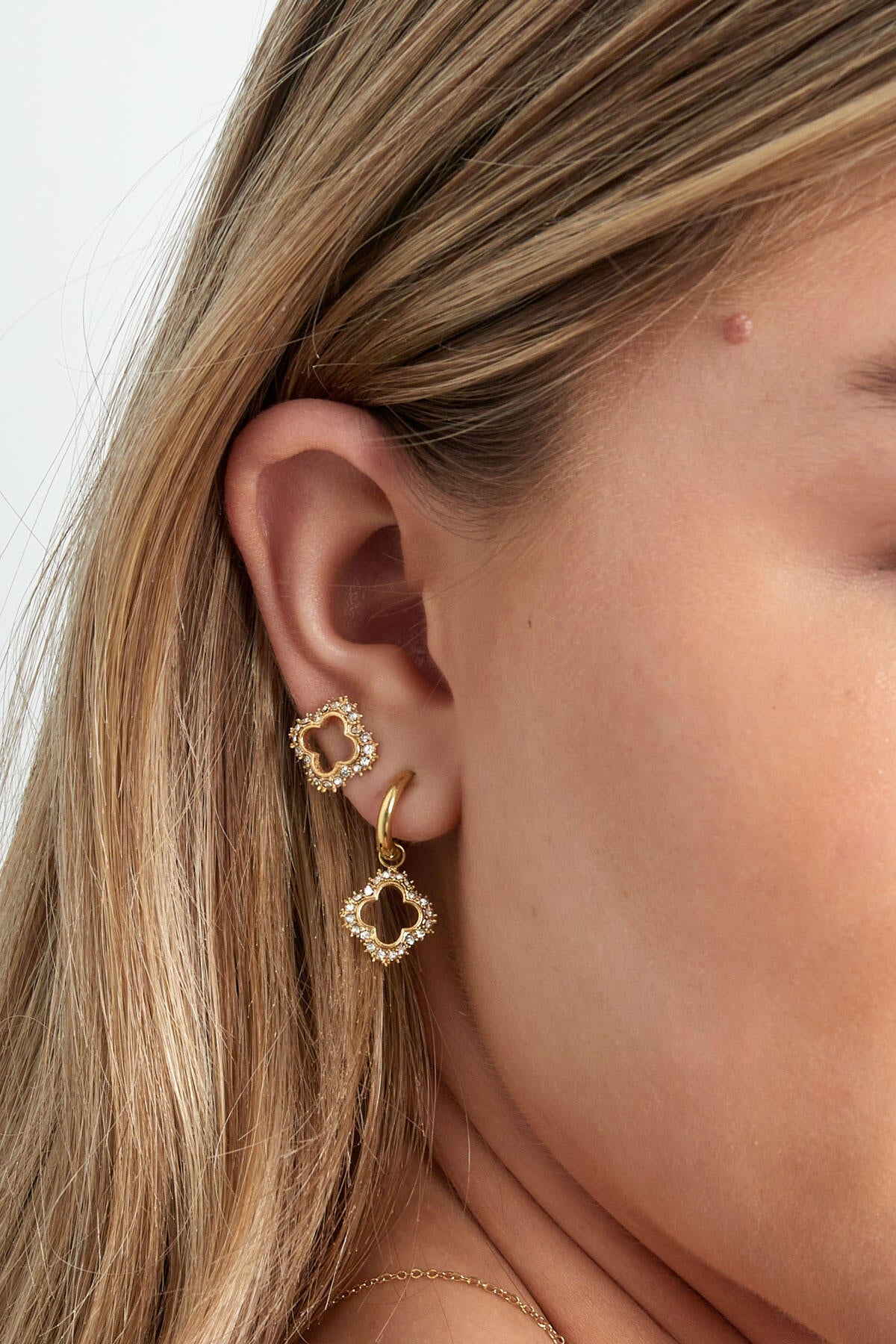 Glücksbringer-Ohrringe mit Diamanten – Goldfarbe - Goldfarbefarbe