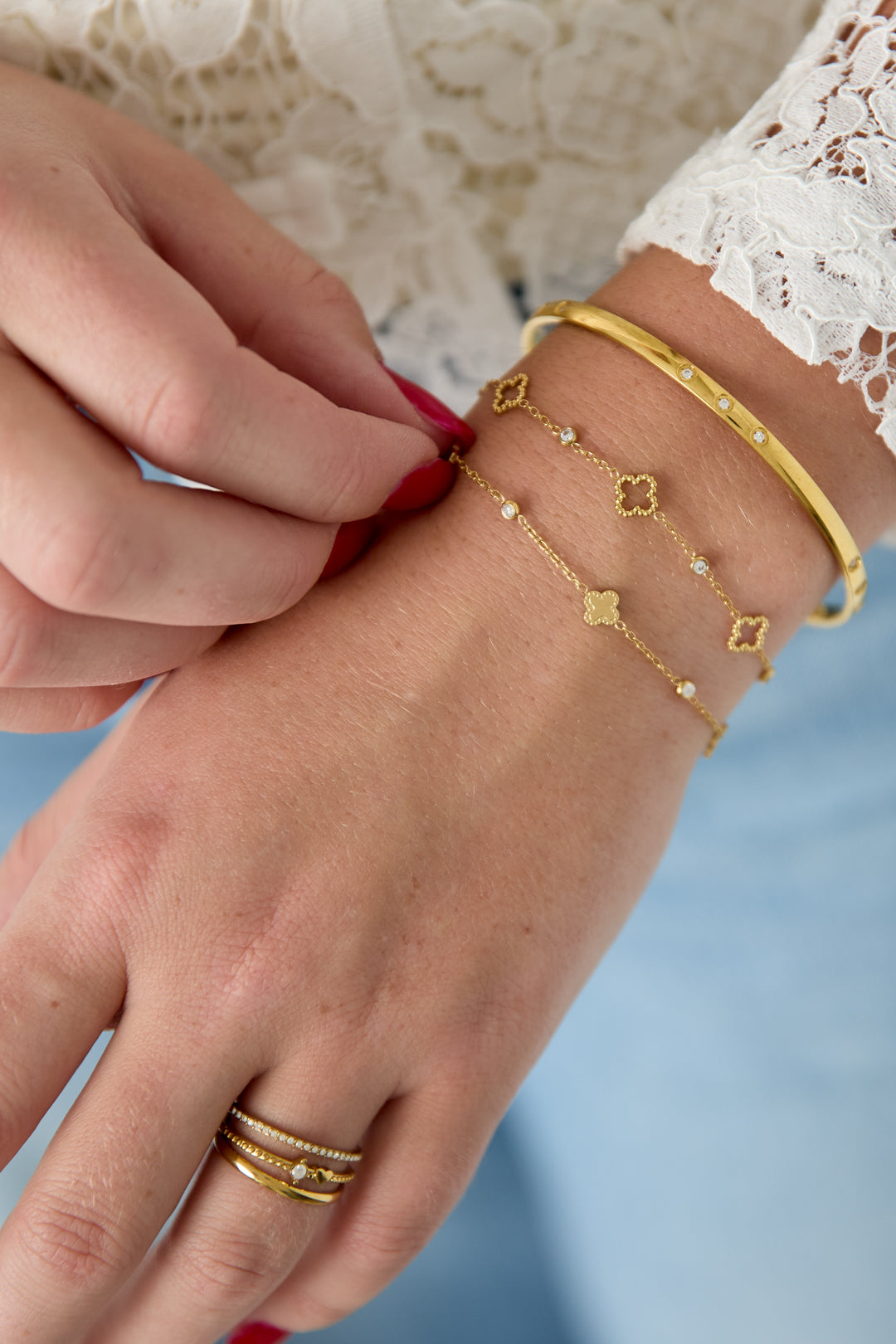 Armband mit Kleeblättern und runden Zirkonia-Steinen