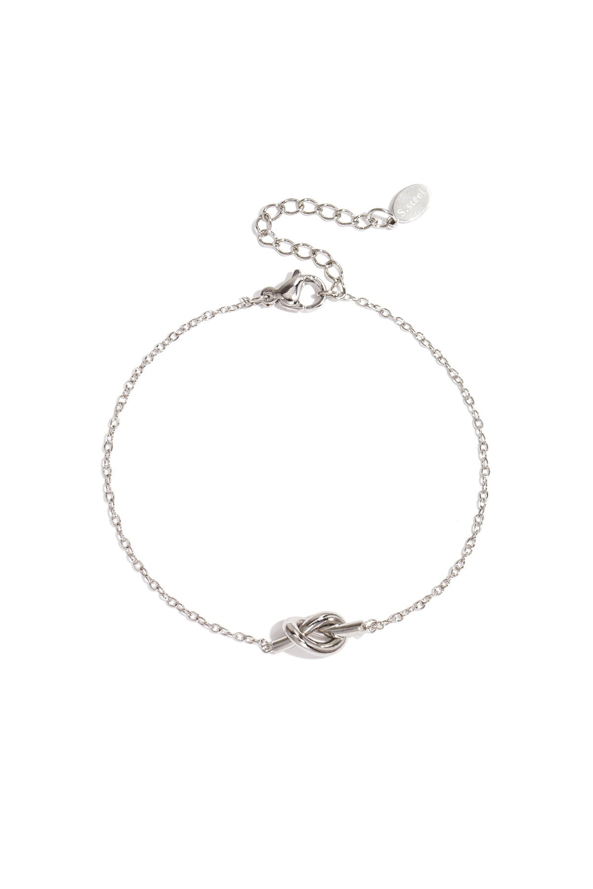 Schlichtes Armband mit geknotetem Anhänger