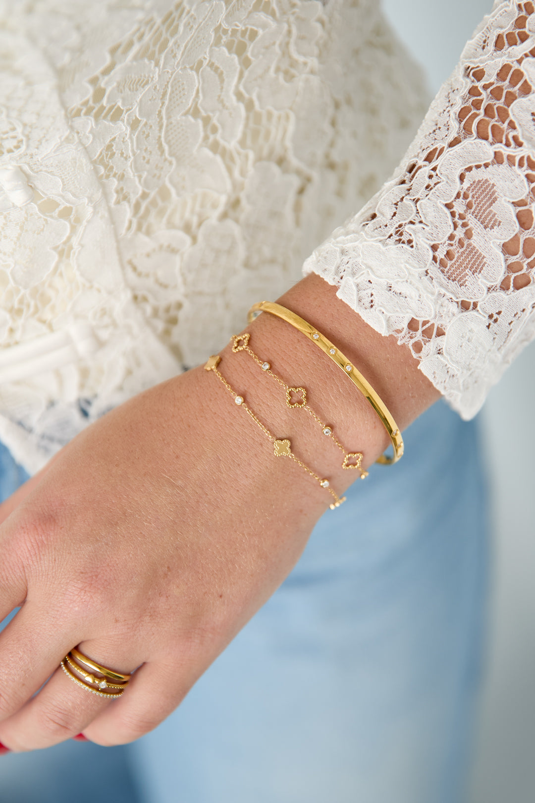 Armband mit Kleeblättern und runden Zirkonia-Steinen