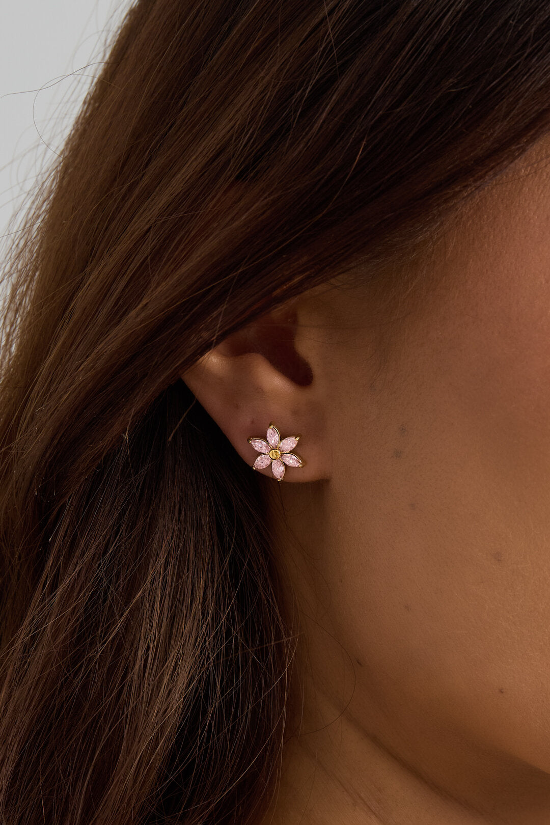 Ohrringe mit Zirkonblume