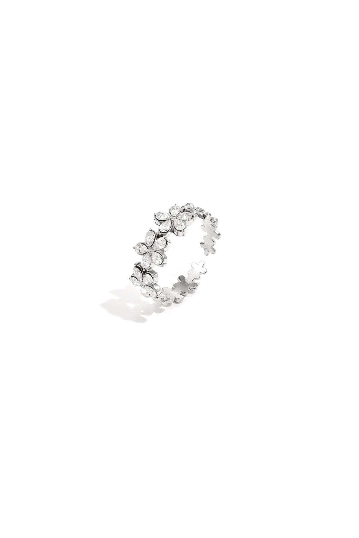 Ring mit Blumen und Steinen