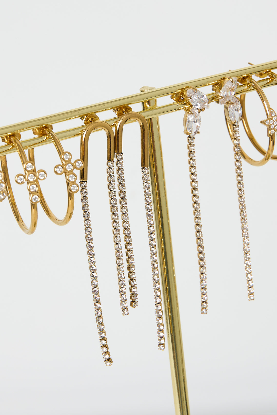 Celine Ohrhänger – Lange Strass-Kette – Detail